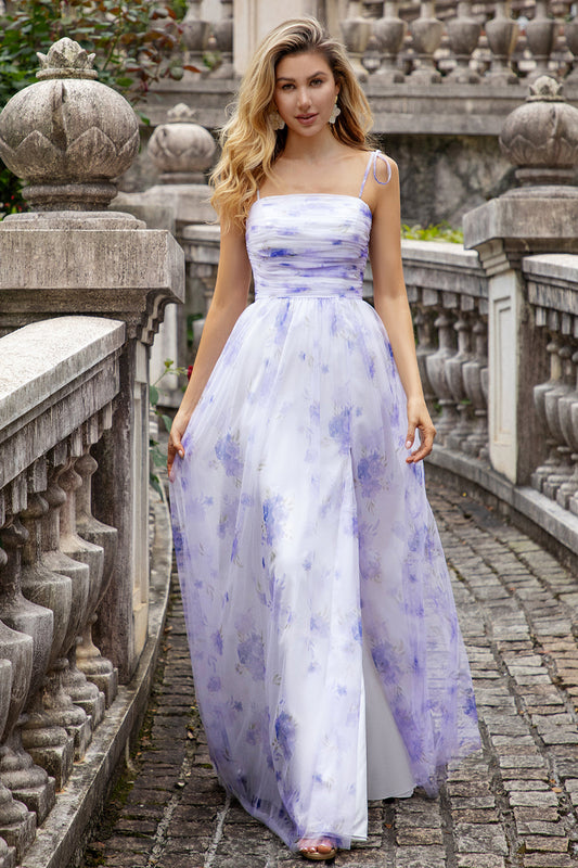 Vestido largo de dama de honor lavanda con tirantes delgados y abertura