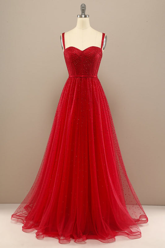 Hermoso vestido de fiesta rojo con escote corazón y pedrería