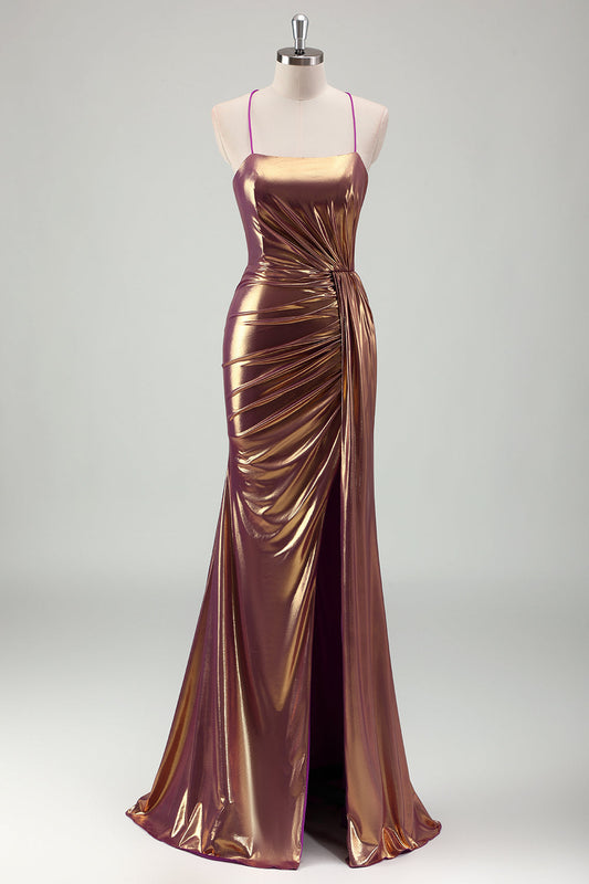 Robe de bal longue ruchée sirène dorée métallique à fines bretelles avec fente