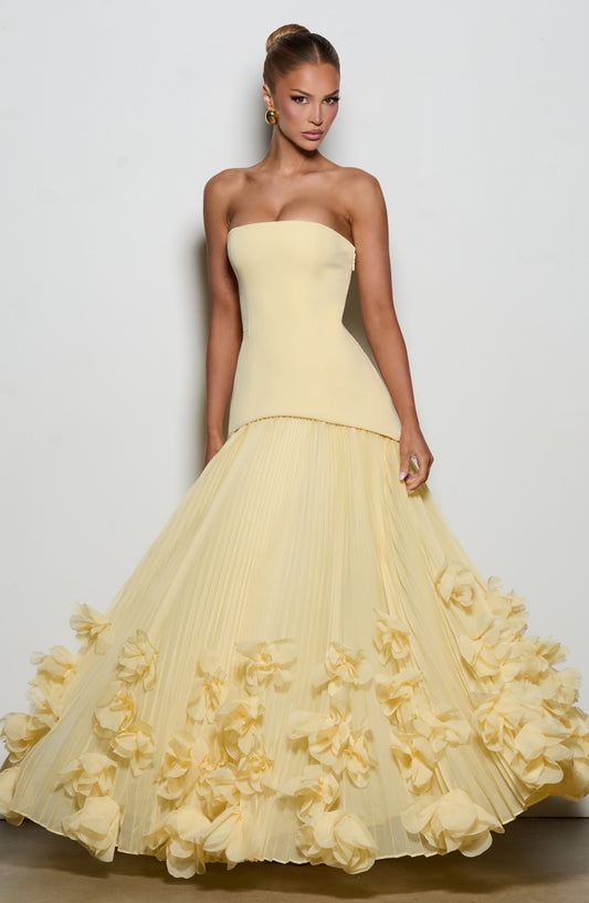 Vestido Sirena Amarillo Pálido con Corsé, Tul Plisado y Flores 3D