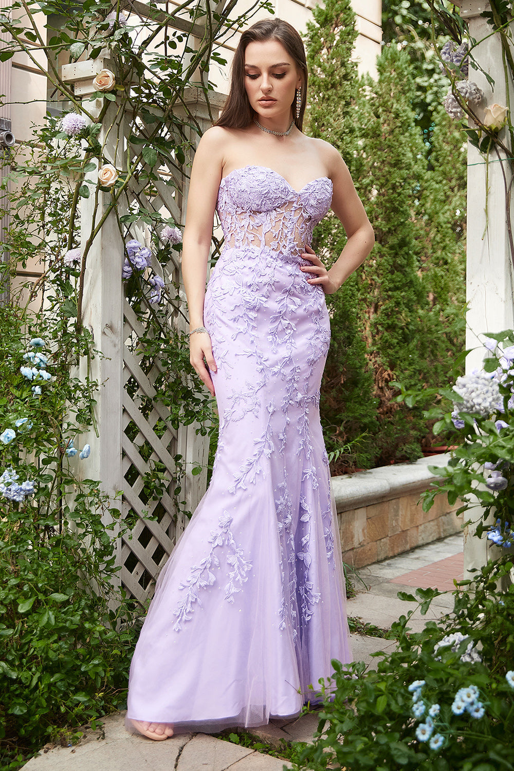 Vestido de fiesta largo morado sirena con escote corazón y apliques