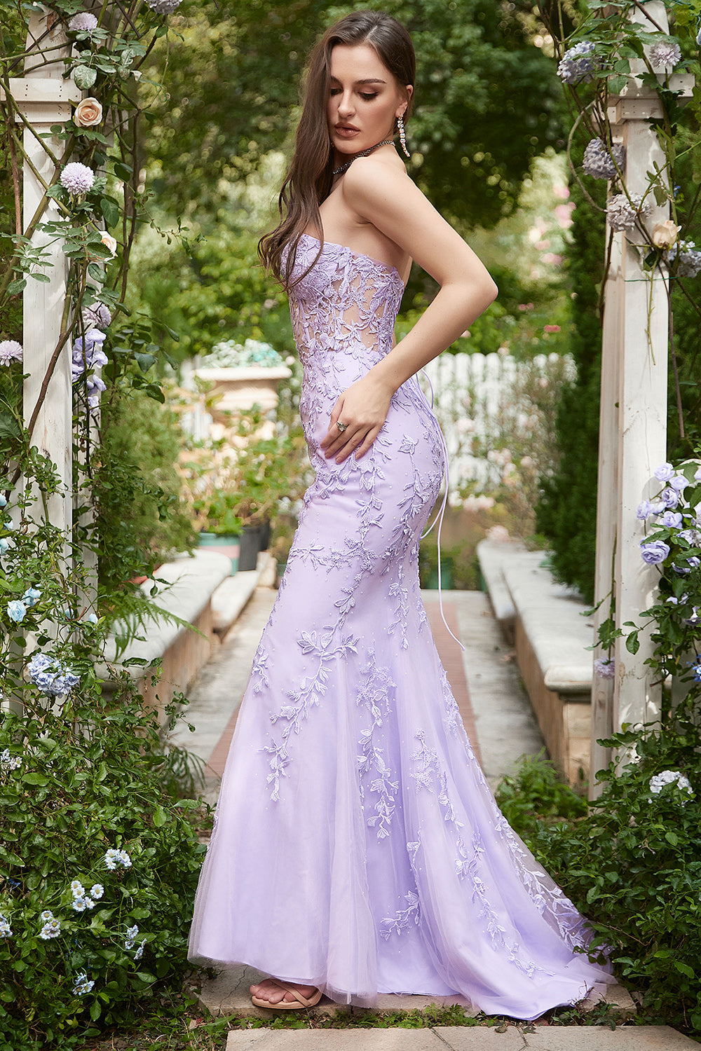 Vestido de fiesta largo morado sirena con escote corazón y apliques