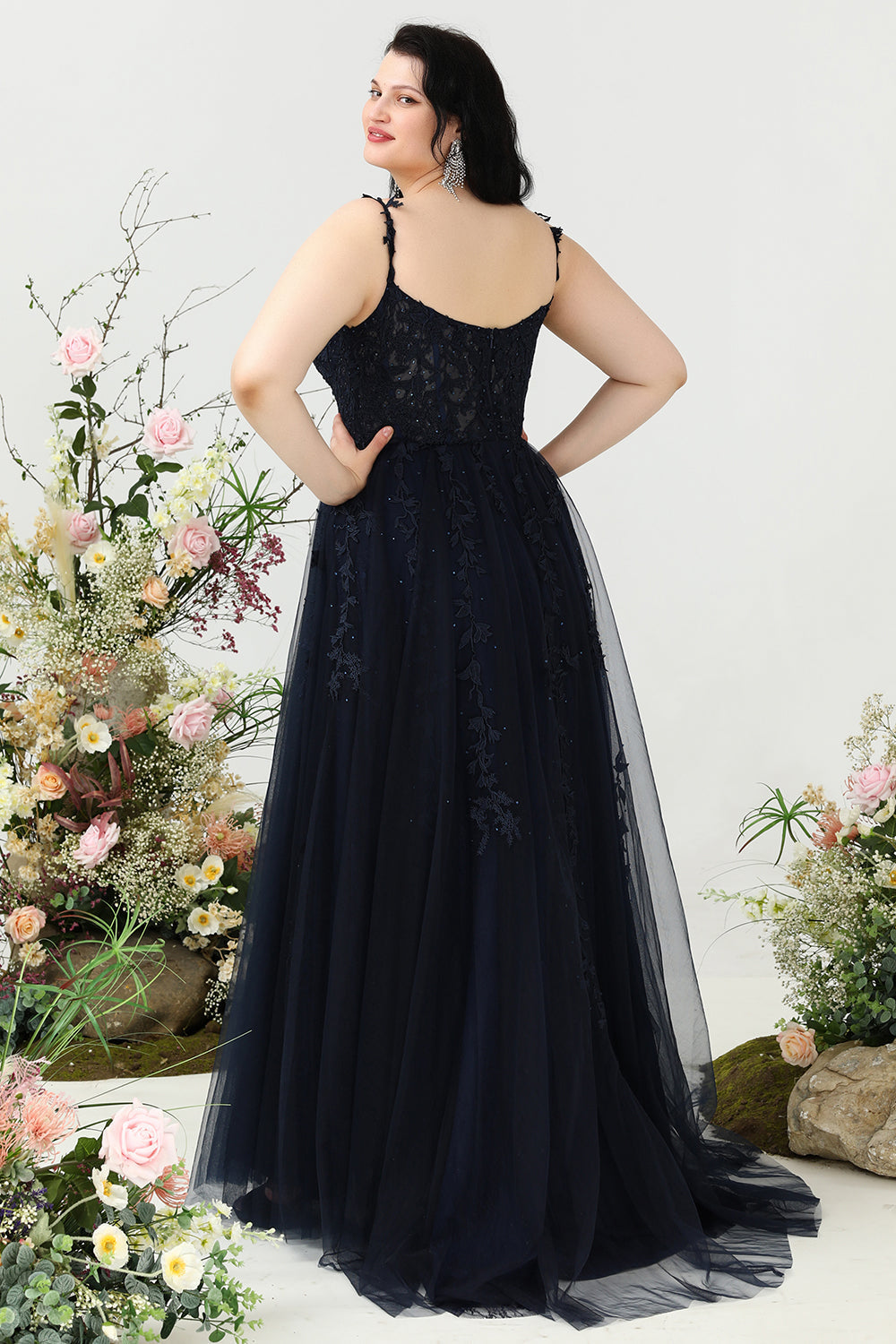 Robe de Bal Grande Taille Bleu Marine Ligne A avec Bretelles Fines et Appliques
