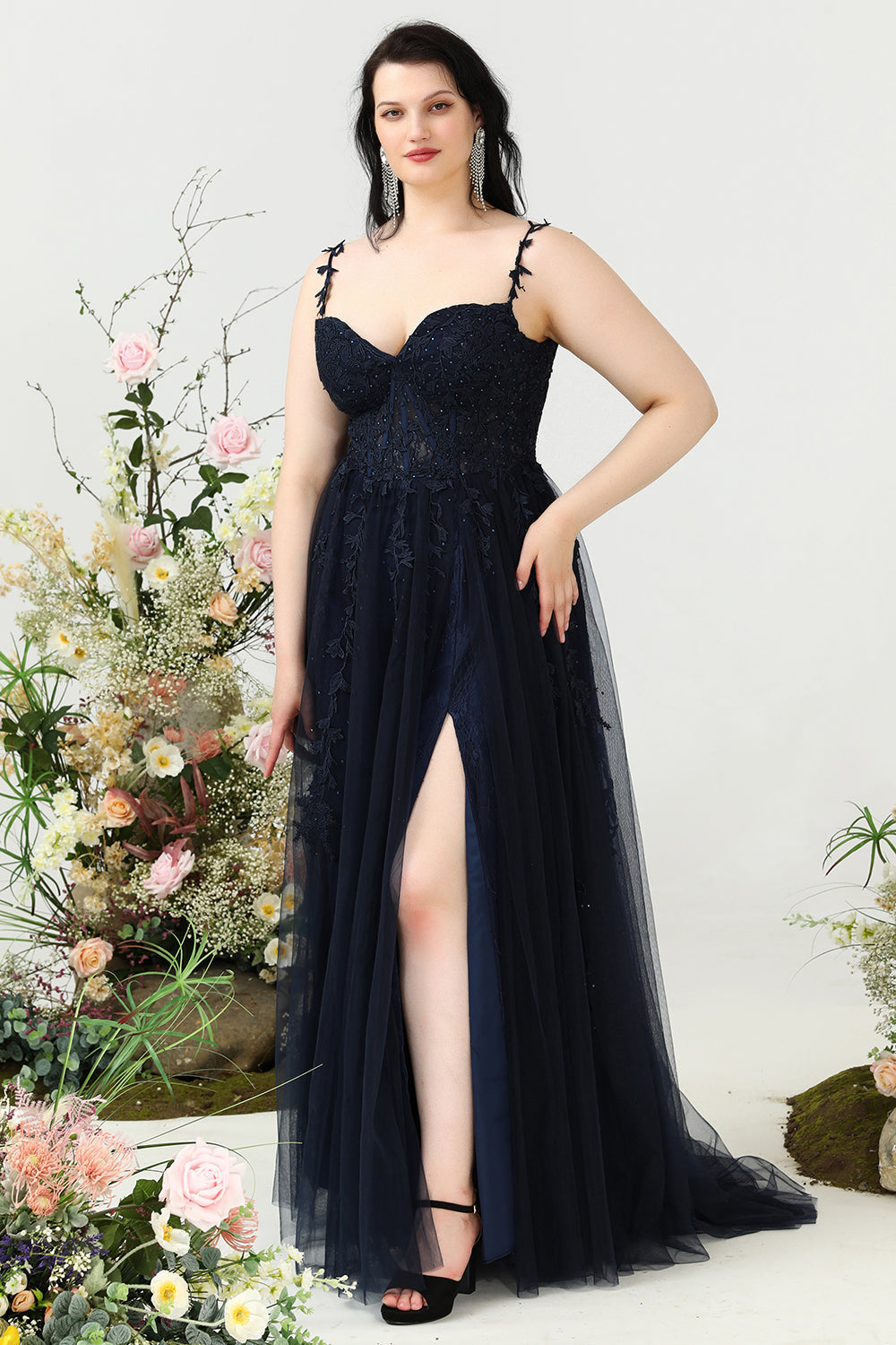 Robe de Bal Grande Taille Bleu Marine Ligne A avec Bretelles Fines et Appliques