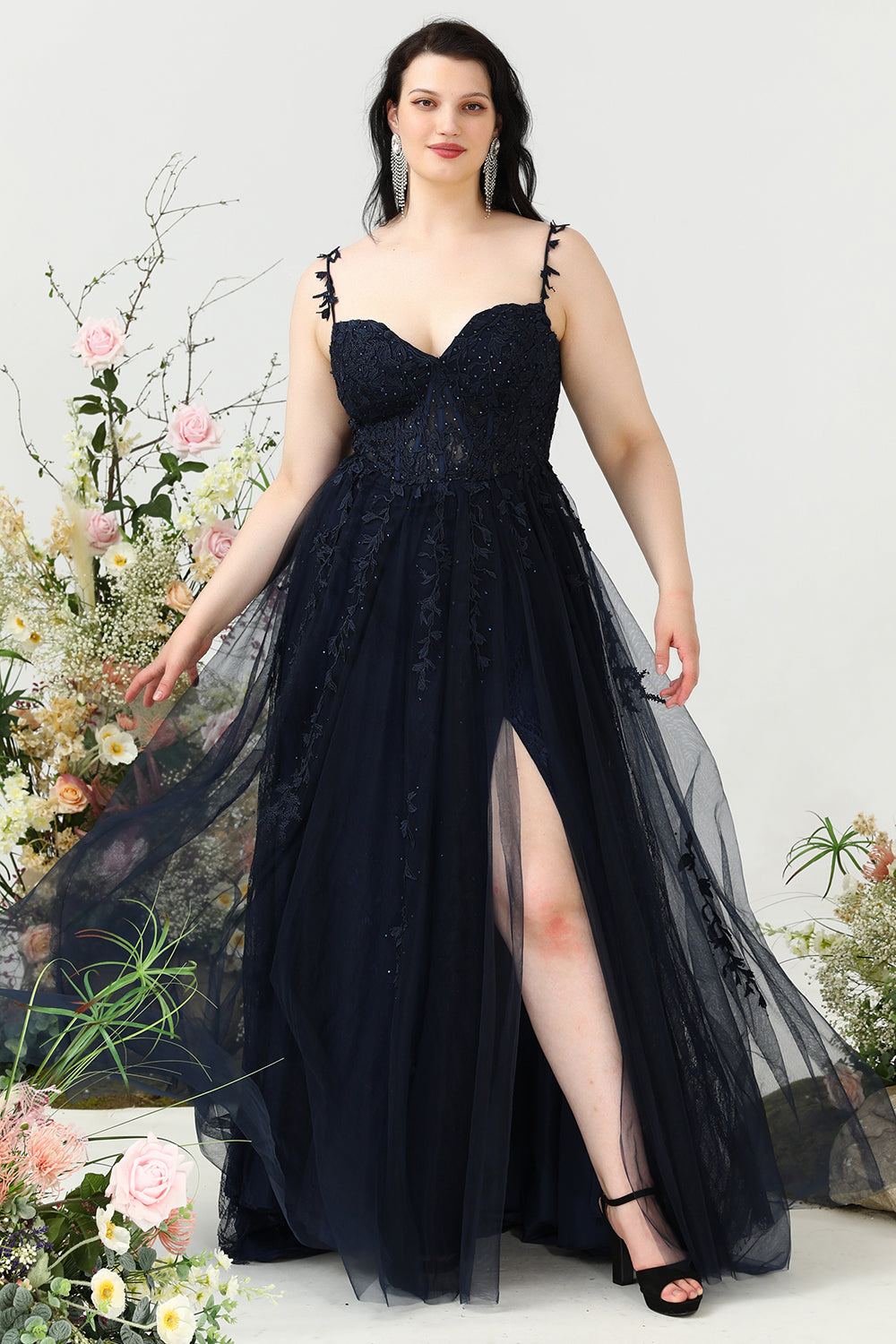 Robe de Bal Grande Taille Bleu Marine Ligne A avec Bretelles Fines et Appliques