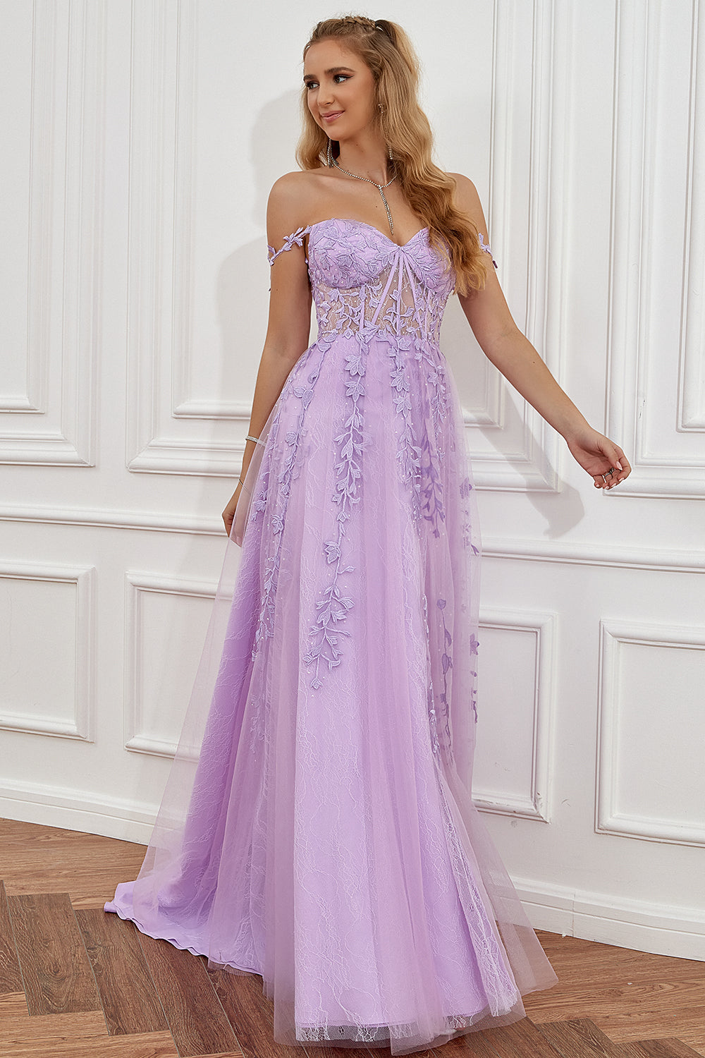 Robe longue de bal rose vif avec appliqués, épaules dénudées