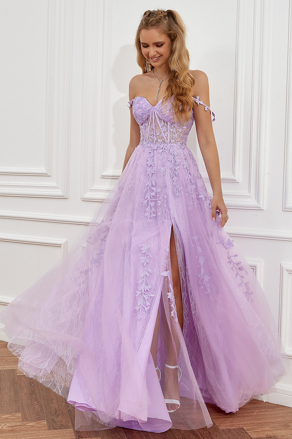 Robe longue de bal rose vif avec appliqués, épaules dénudées