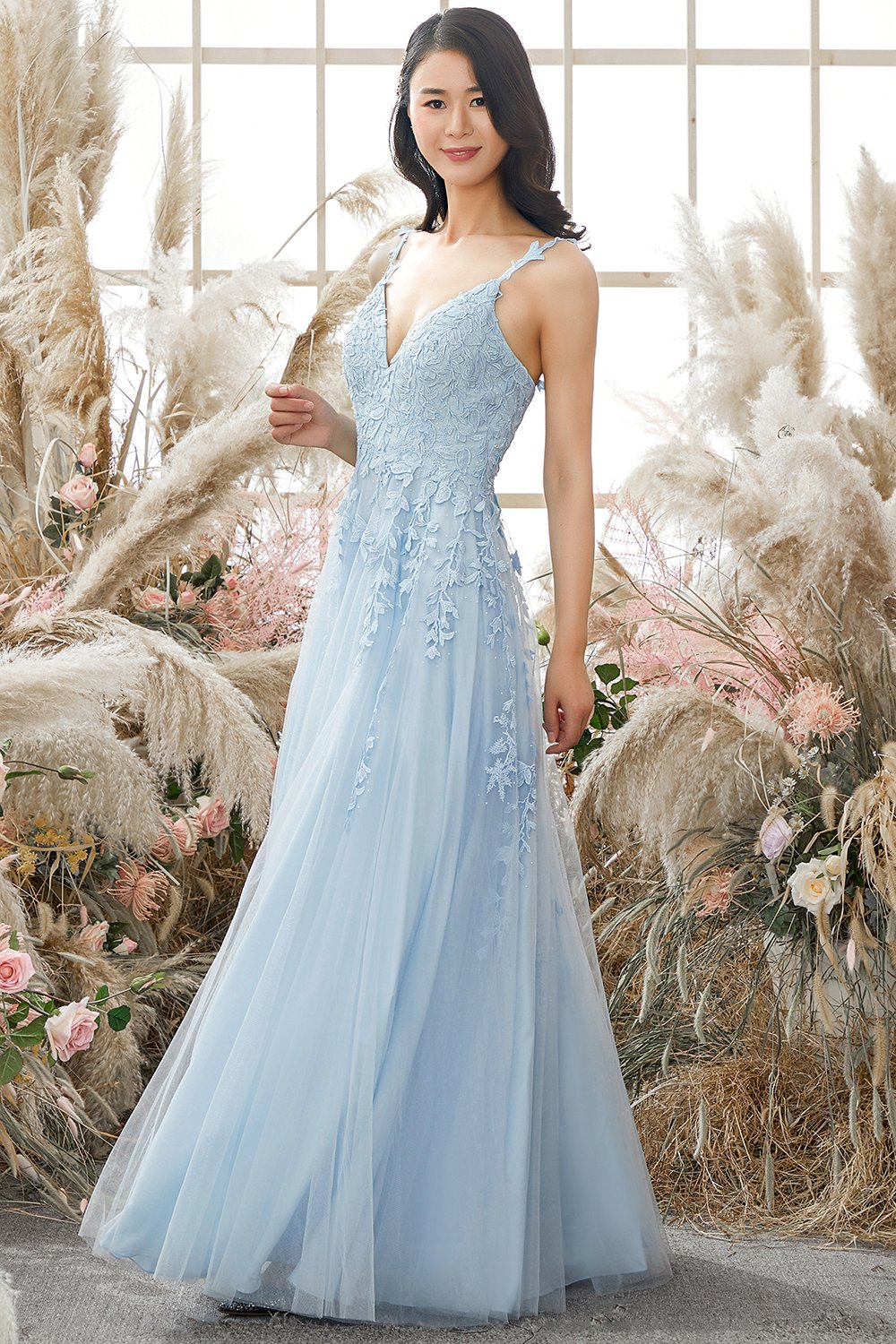 Robe de bal trapèze en tulle violet avec appliques