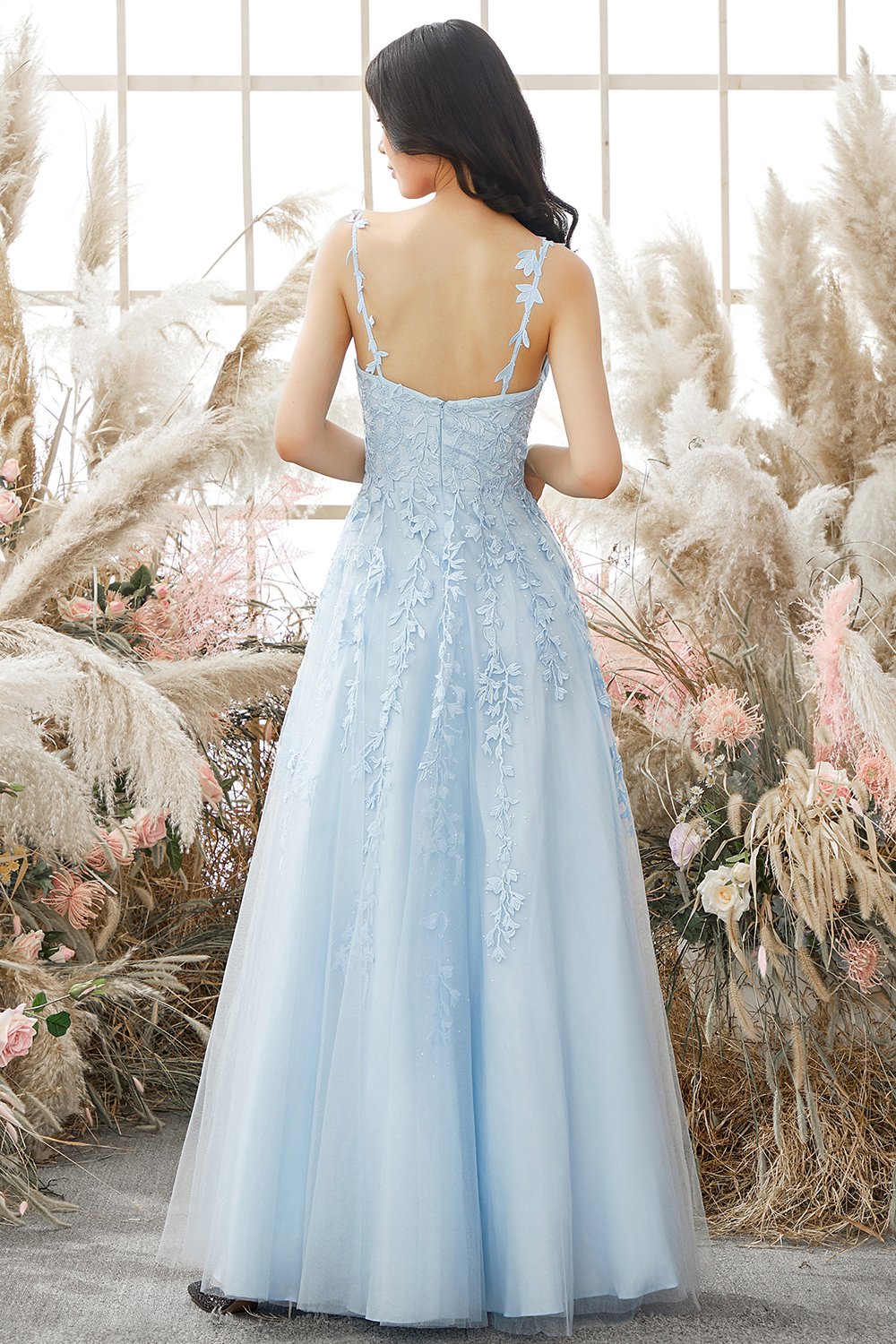 Robe de bal trapèze en tulle violet avec appliques