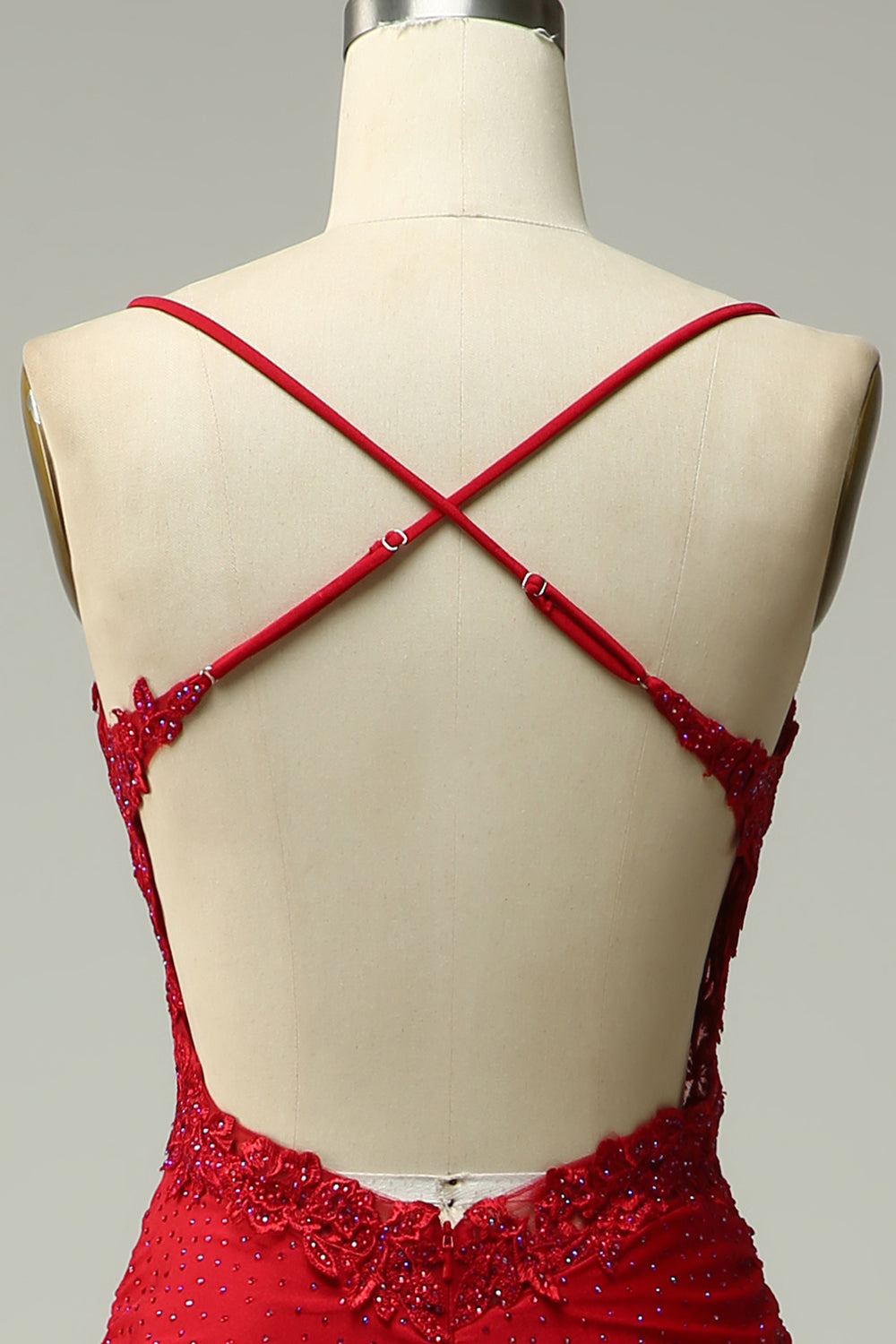 Robe de bal sirène rouge foncé avec licol et appliques