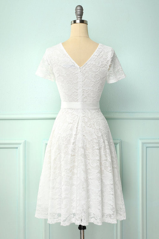 Vestido Blanco de Encaje de Manga Corta