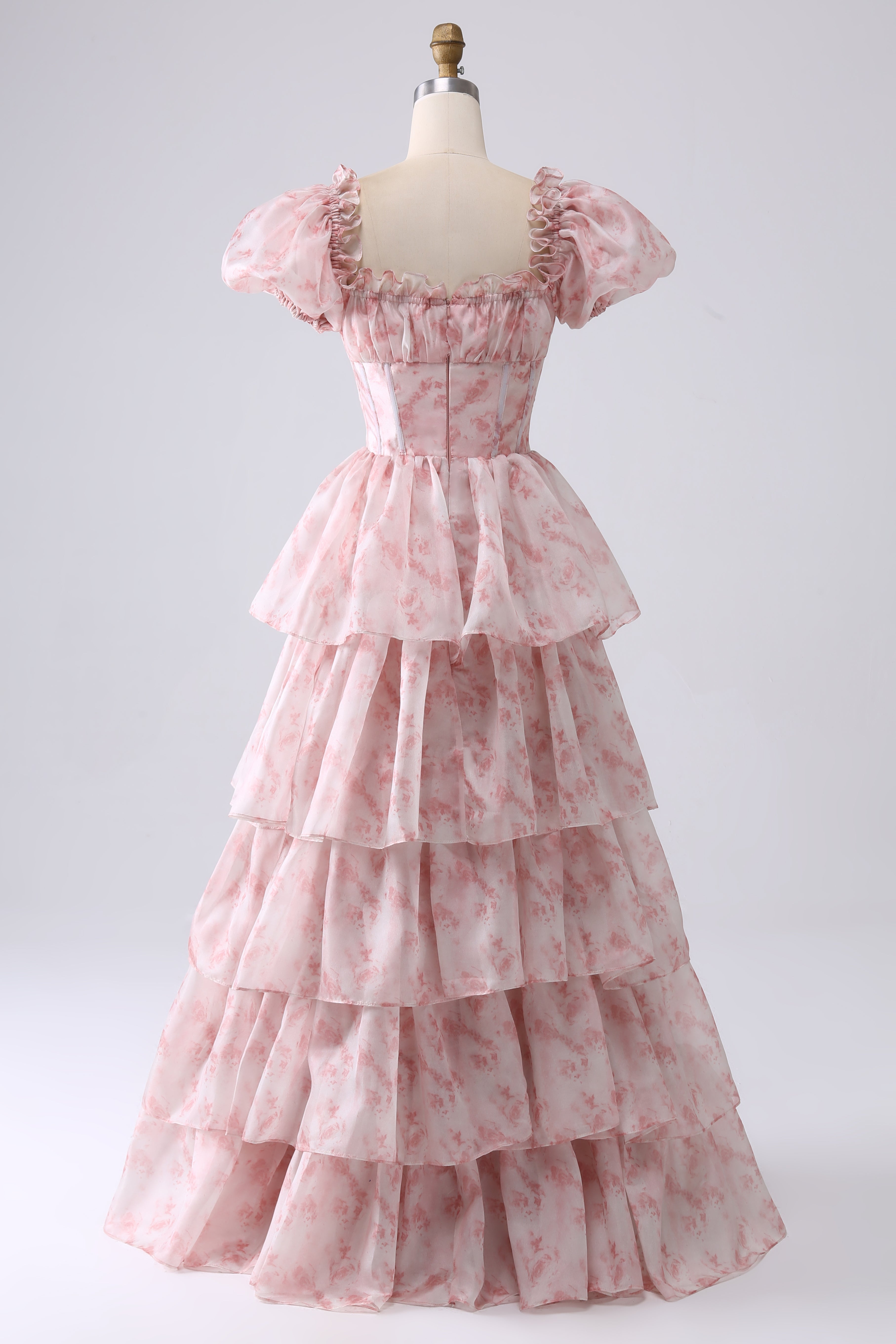 Robe de bal trapèze rose avec encolure carrée, volants et volants étagés