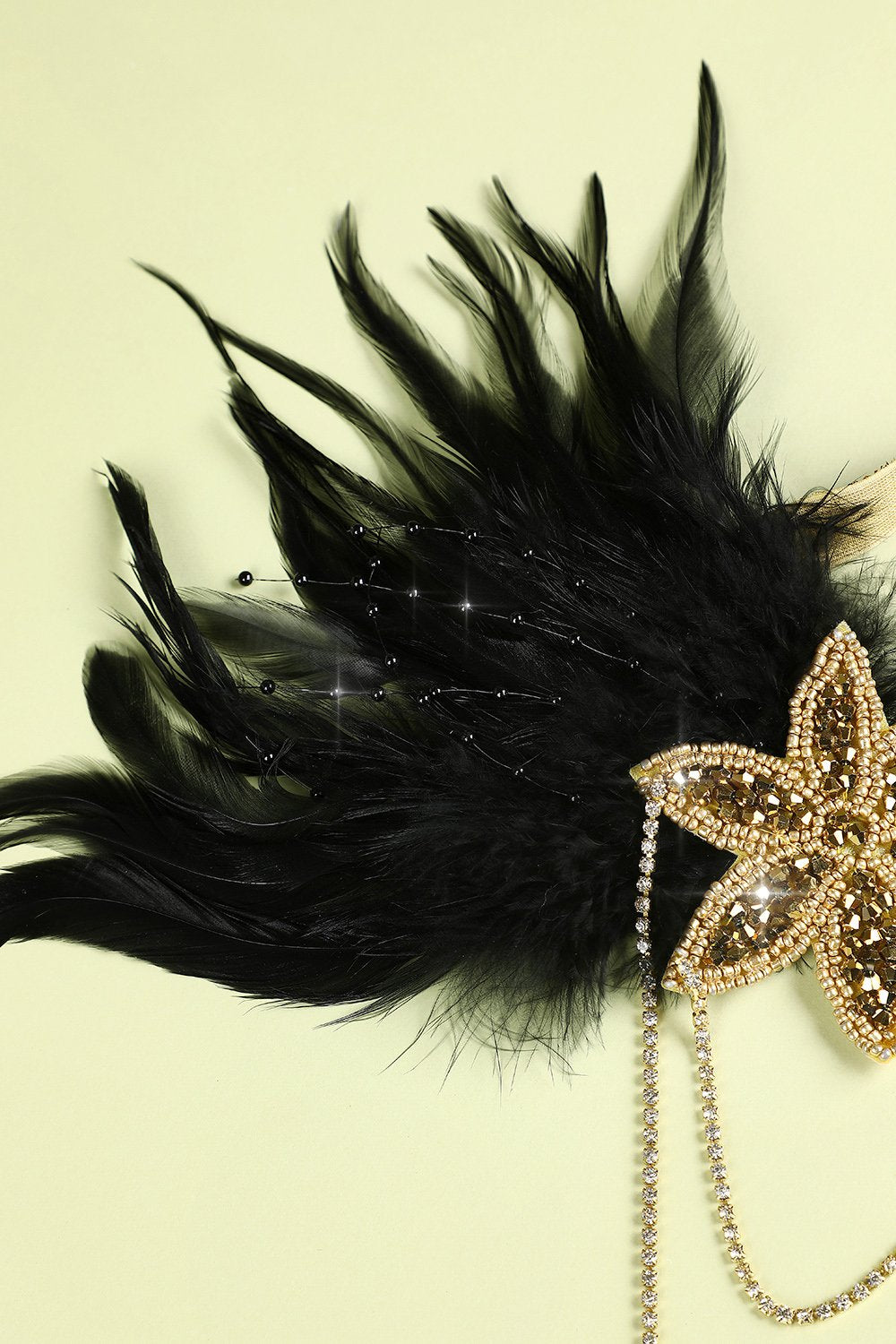 Bandeau orné de perles et de plumes noires, années 20