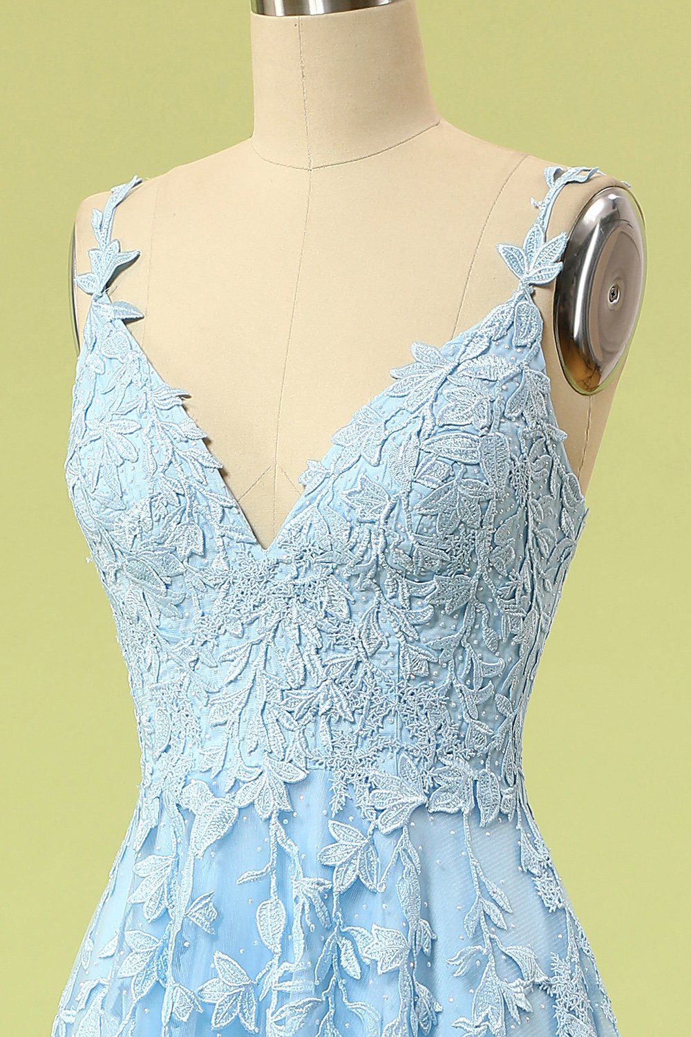 Robe de bal trapèze en tulle violet avec appliques
