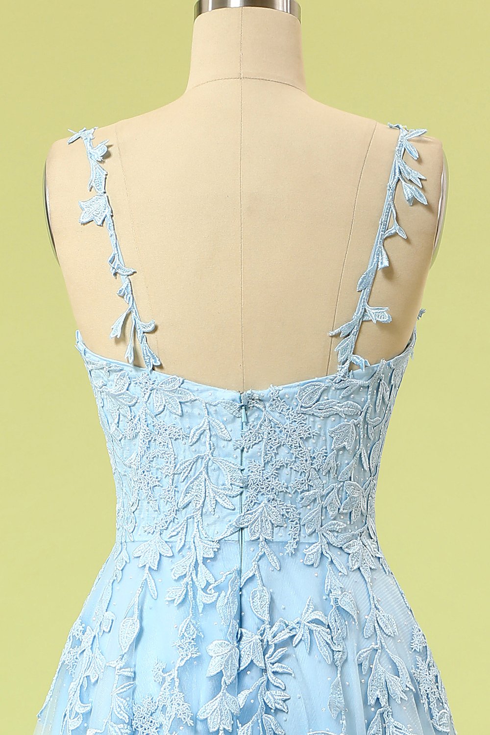 Robe de bal trapèze en tulle violet avec appliques
