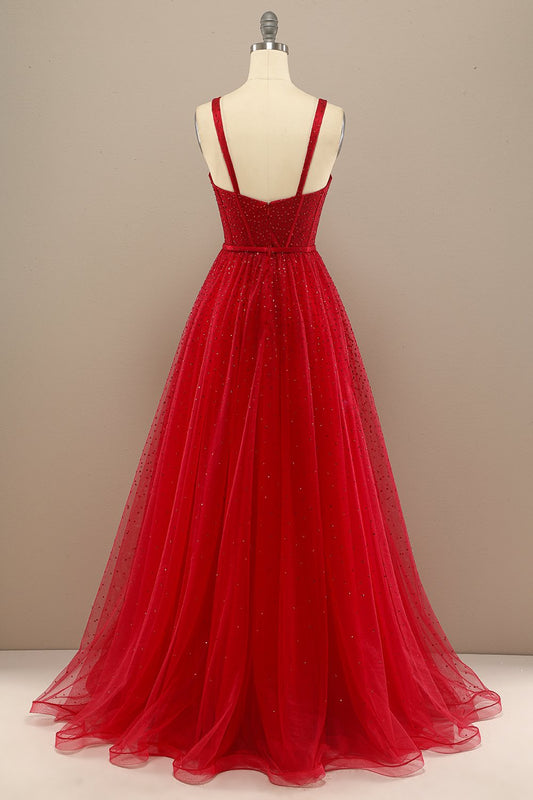 Hermoso vestido de fiesta rojo con escote corazón y pedrería