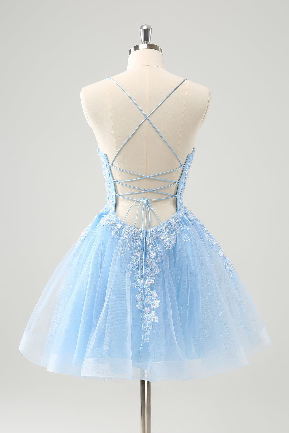 Robe de bal courte trapèze lilas à paillettes mignonnes avec appliqués et lacets au dos
