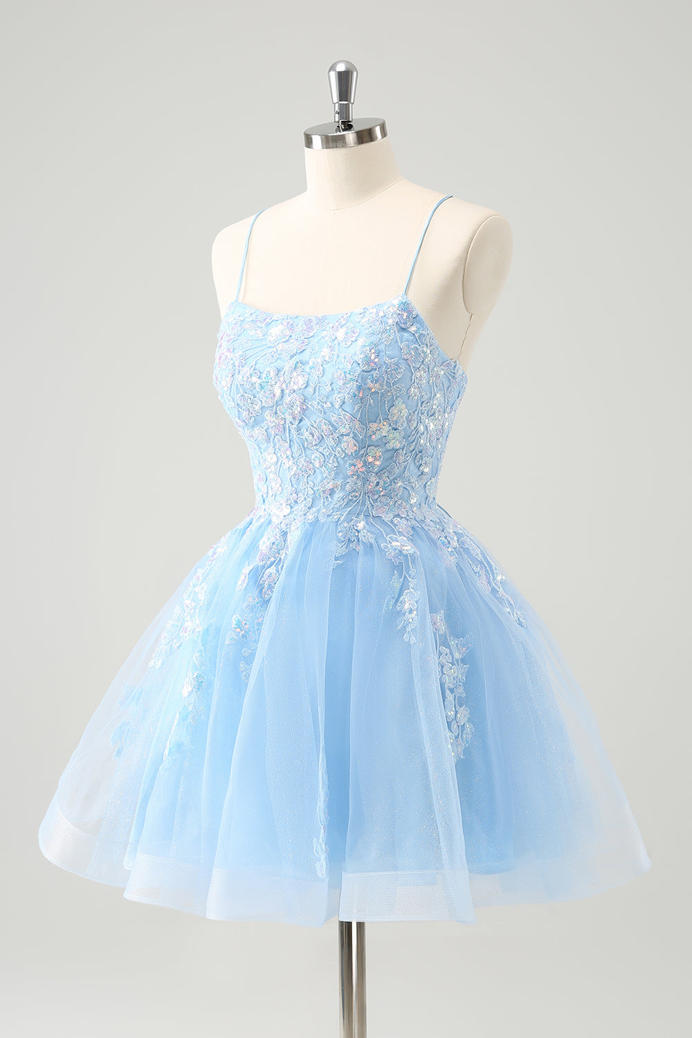 Robe de bal courte trapèze lilas à paillettes mignonnes avec appliqués et lacets au dos