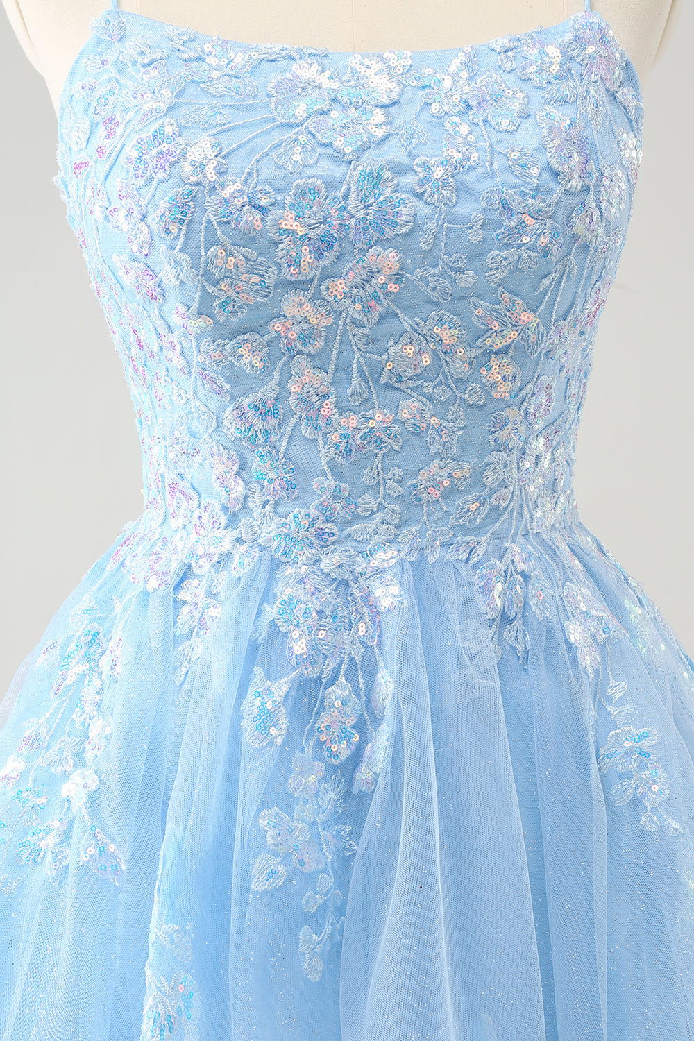 Robe de bal courte trapèze lilas à paillettes mignonnes avec appliqués et lacets au dos