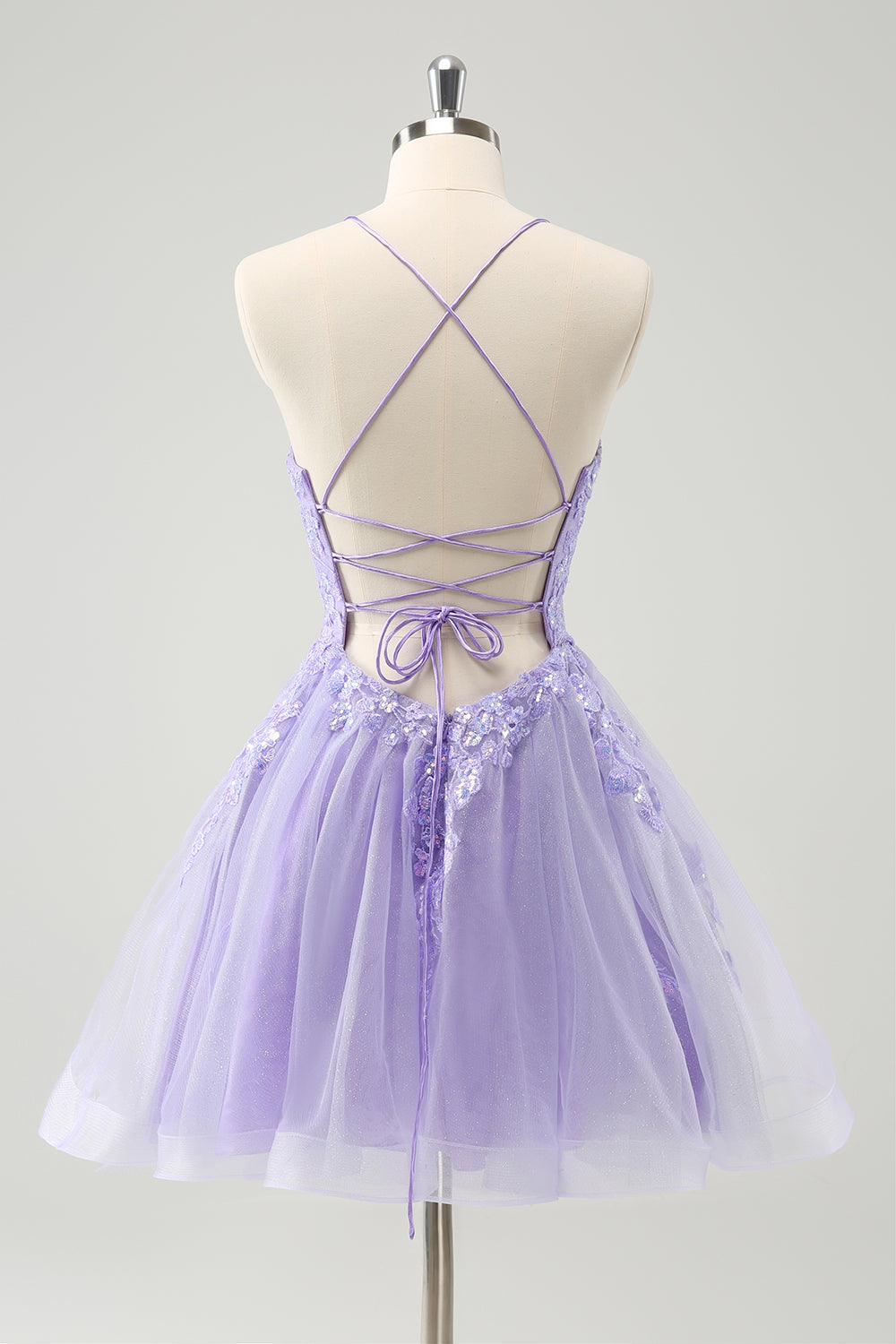 Robe de bal courte trapèze lilas à paillettes mignonnes avec appliqués et lacets au dos