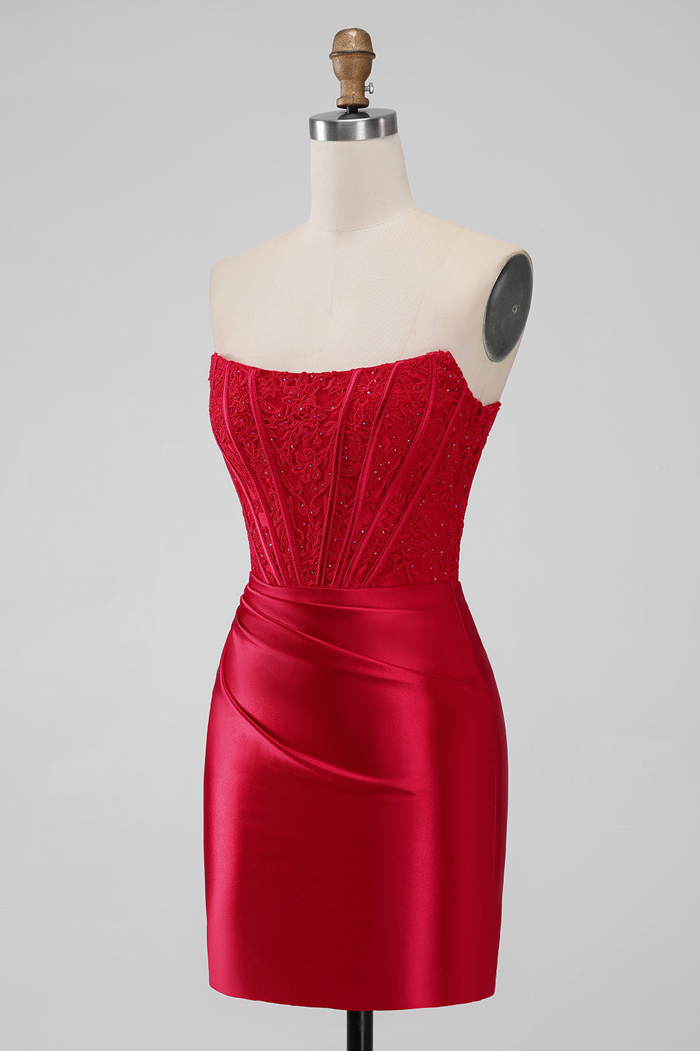 Robe de bal courte sans bretelles moulante Sparky rouge avec de la dentelle