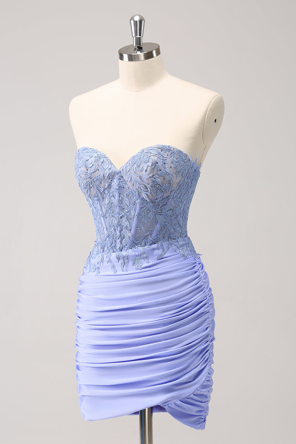Robe de soirée moulante lilas sans bretelles, corsage plissé avec appliques