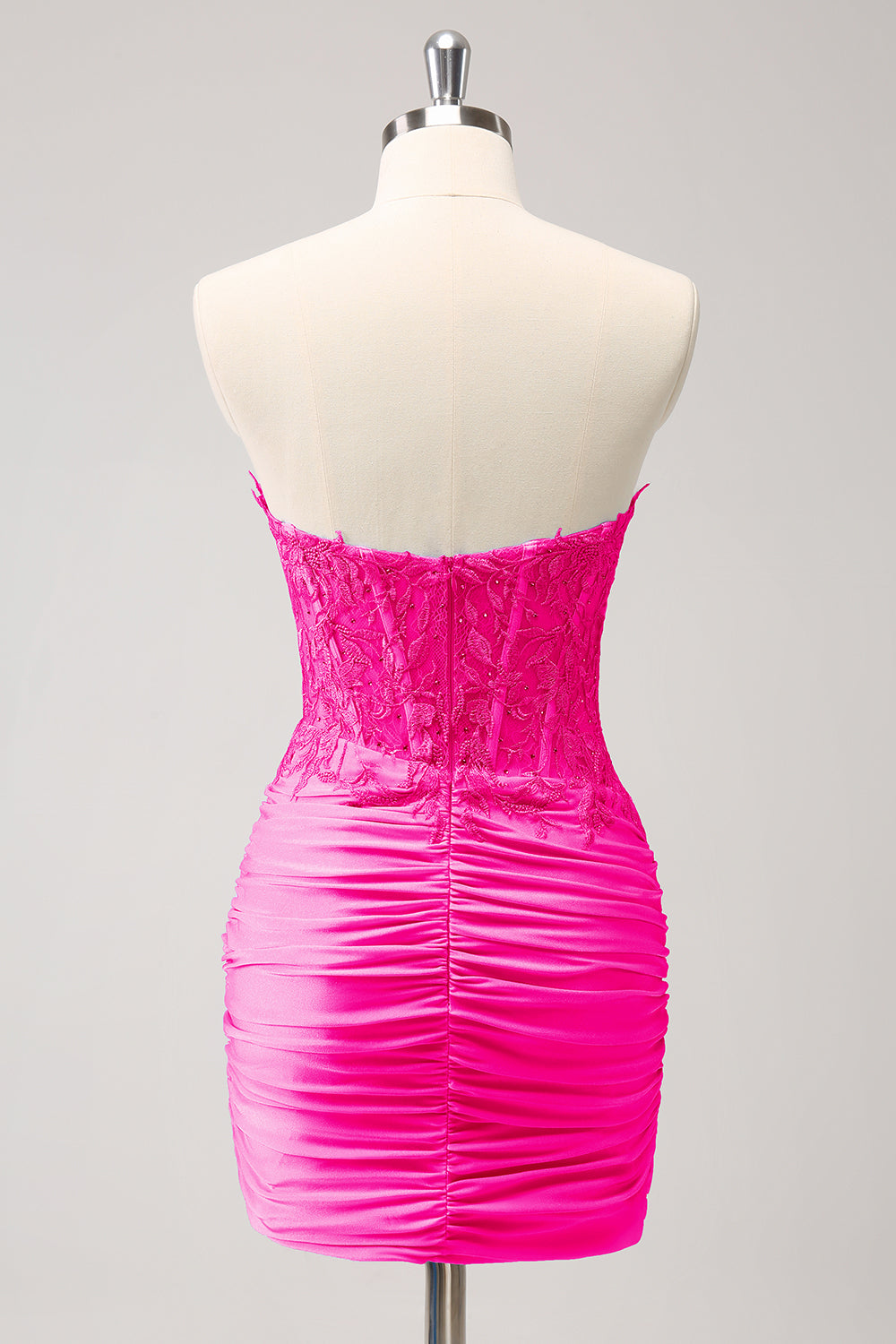 Robe de soirée moulante lilas sans bretelles, corsage plissé avec appliques