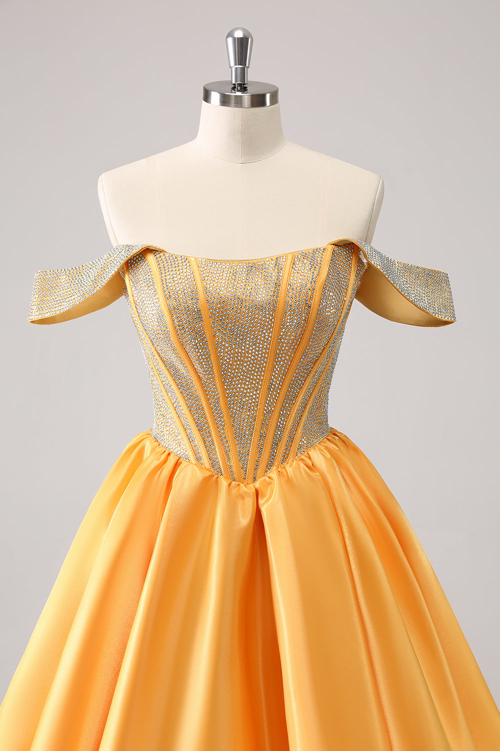 Robe de bal satinée trapèze bleu scintillant ornée de perles, épaules dénudées