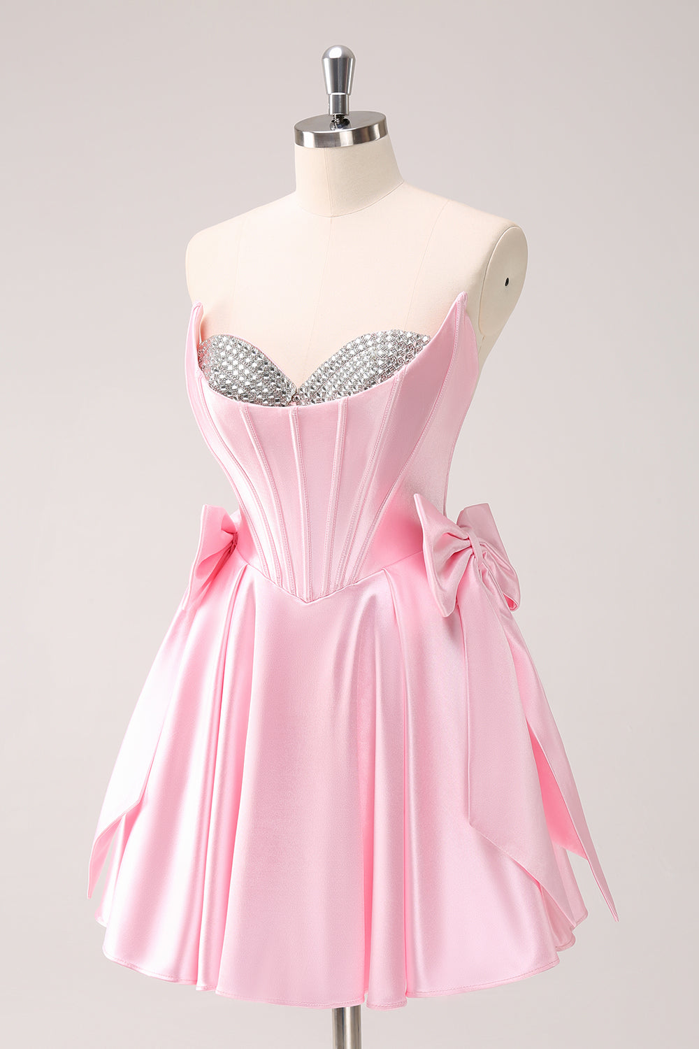 Robe de bal bustier rose ornée de perles avec nœuds