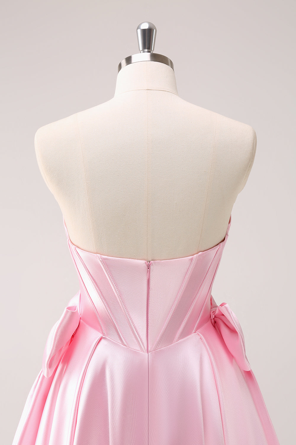 Robe de bal bustier rose ornée de perles avec nœuds