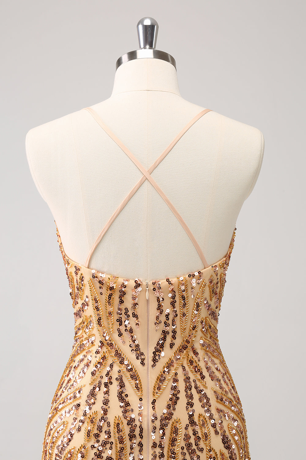 Robe de bal de fin d'année moulante à sequins dorés scintillants, décolleté en V avec franges