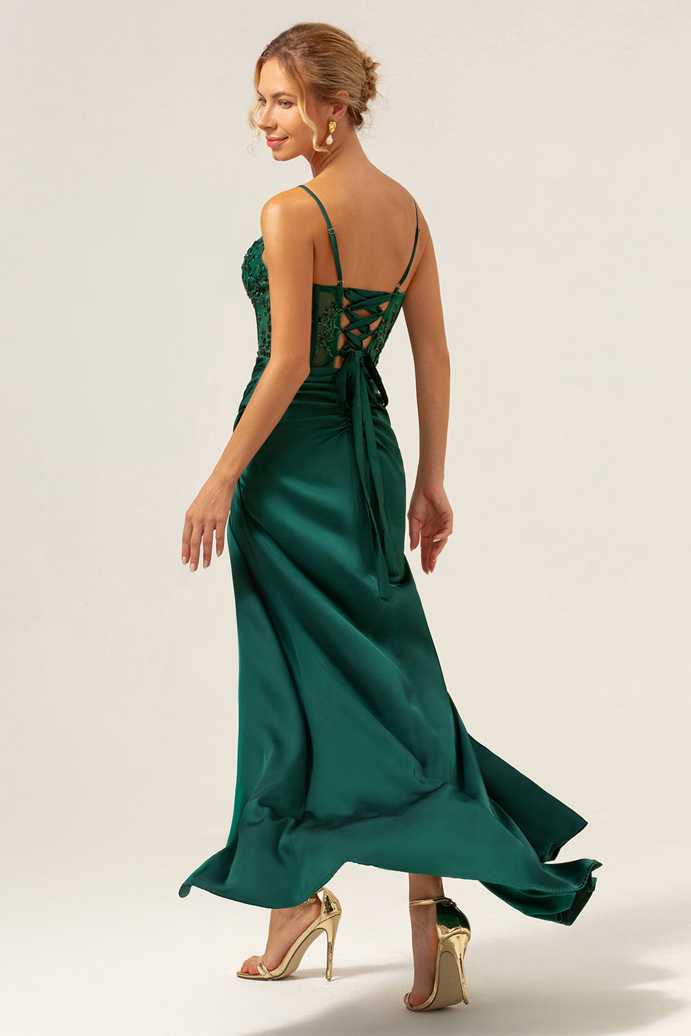 Robe longue de demoiselle d'honneur vert foncé coupe sirène en satin avec corset à fines bretelles et fente