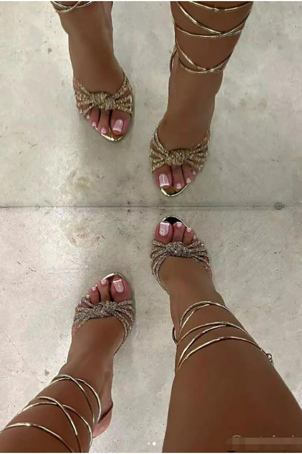 Sandales à talons aiguilles avec bride cheville et perles argentées scintillantes