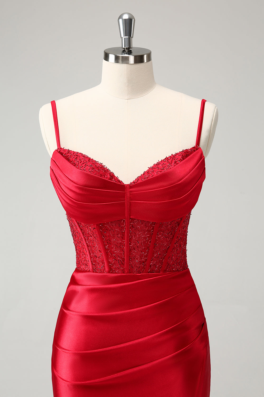 Robe courte de bal de fin d'année en satin vert clair à fines bretelles, coupe moulante avec corset et fente
