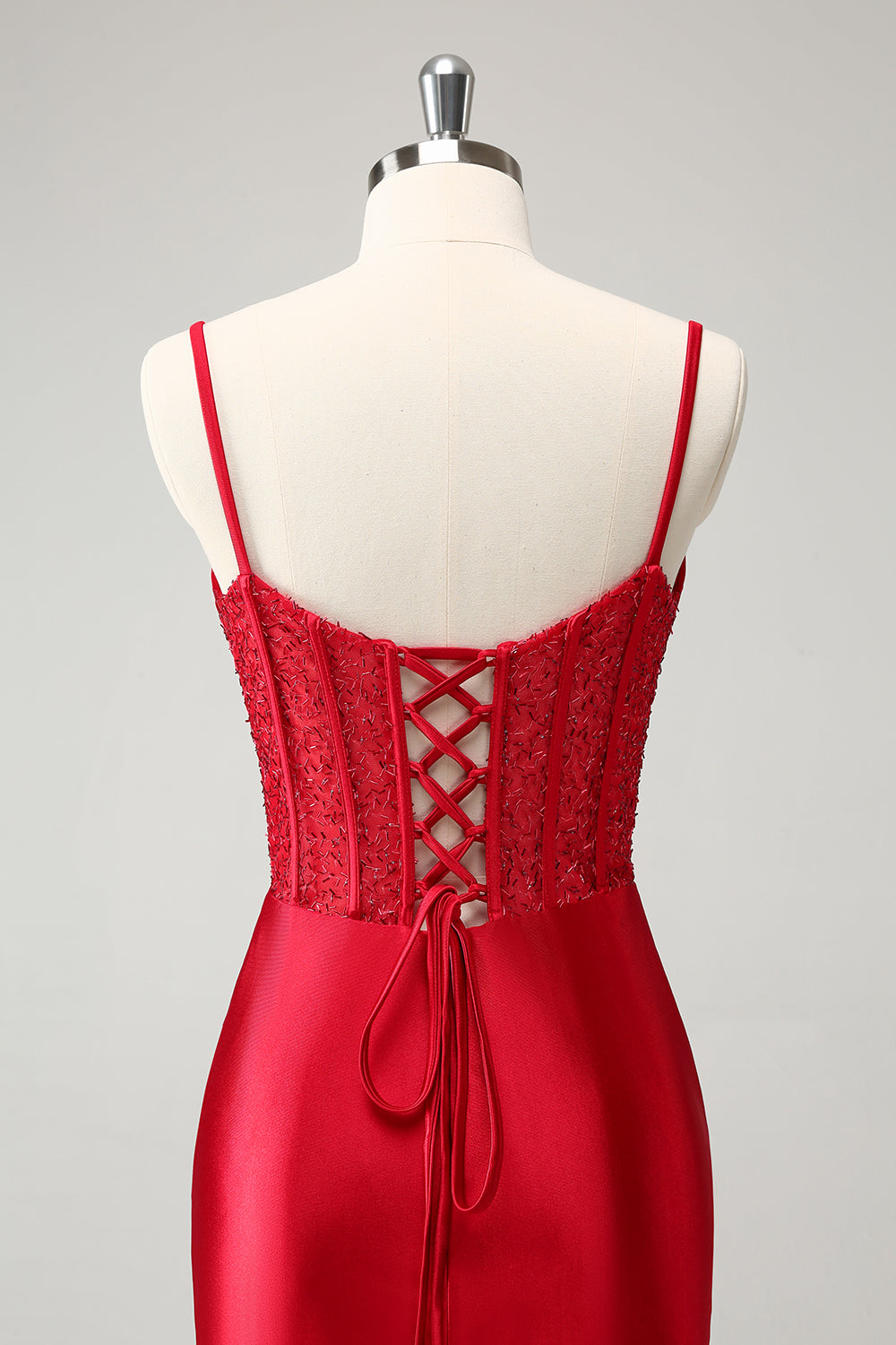 Robe courte de bal de fin d'année en satin vert clair à fines bretelles, coupe moulante avec corset et fente