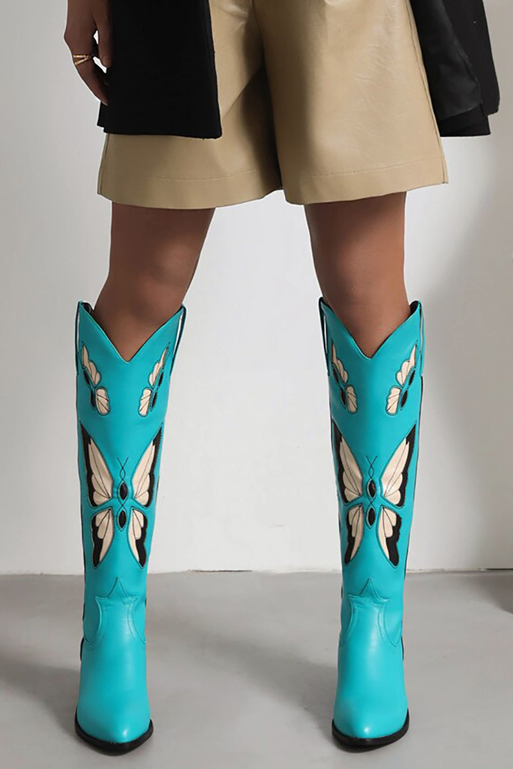 Bottes de cowgirl mi-mollet à talons épais motif papillon noir