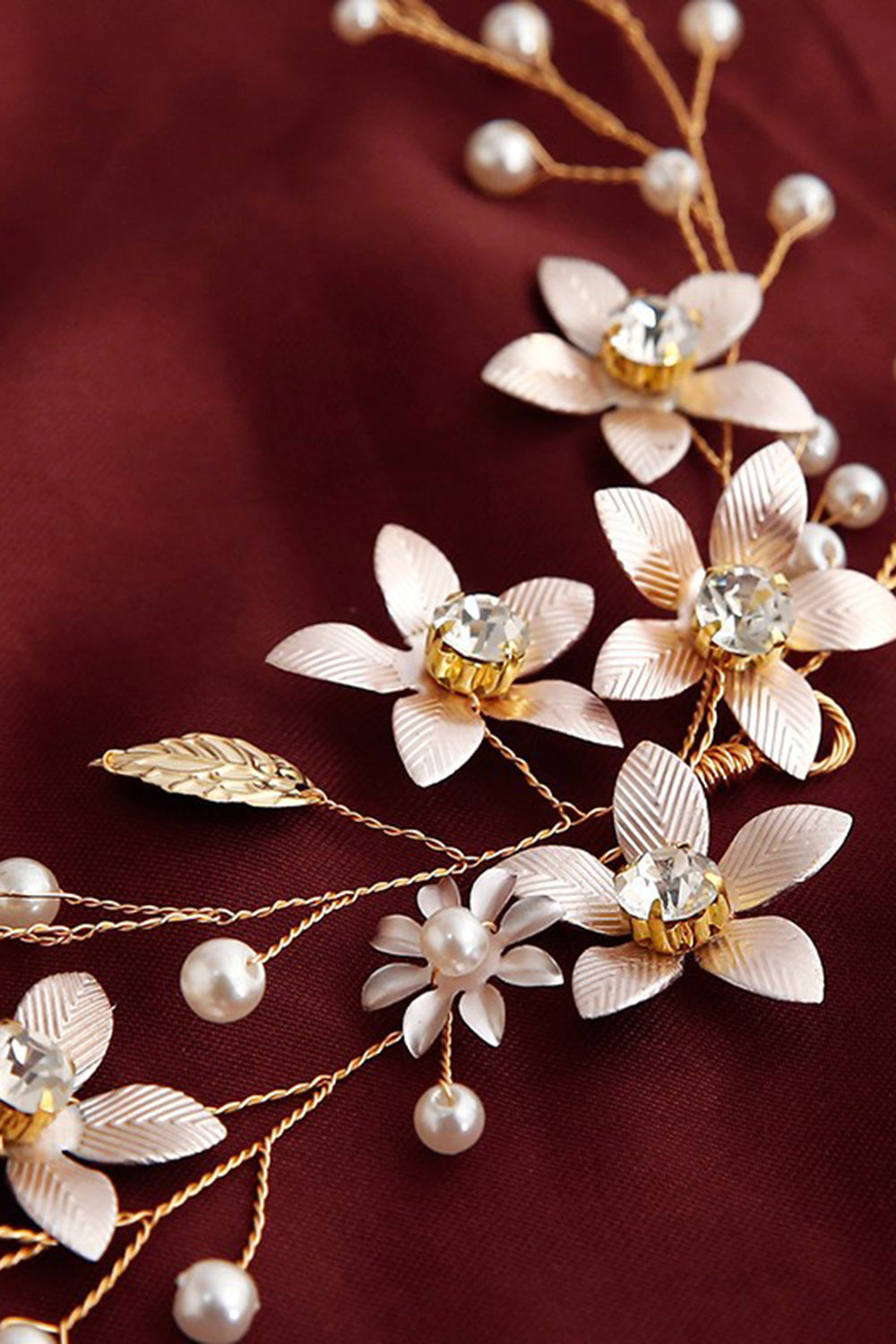 Accessoires de cheveux de mariée avec fleurs et cristaux