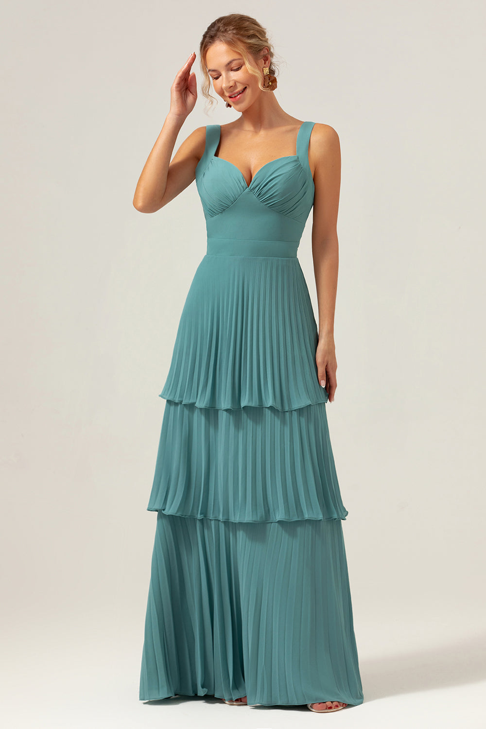 Robe de demoiselle d'honneur plissée à plusieurs niveaux en mousseline, coupe trapèze avec fines bretelles, motif eucalyptus
