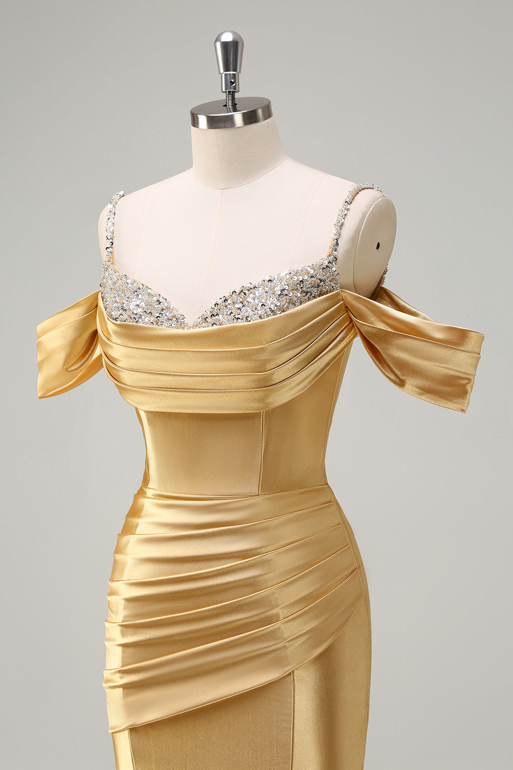 Robe de bal longue en satin froncé à paillettes épaules dénudées sirène dorée scintillante
