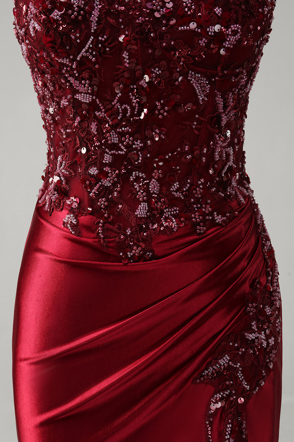 Robe de bal longue sirène bordeaux bustier à paillettes et perles