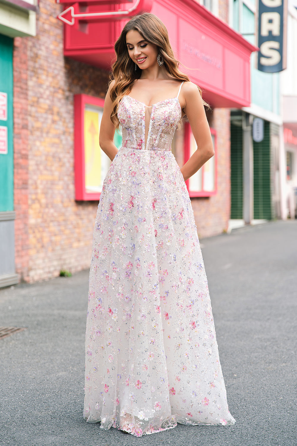 Robe de bal élégante rose à ligne A avec bretelles spaghetti et perles florales, dos lacé