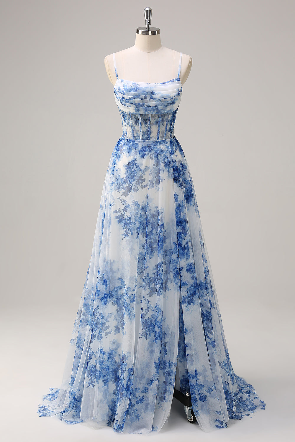 Robe longue de bal blanche à fleurs bleues avec bretelles spaghetti, corsage froncé et fente
