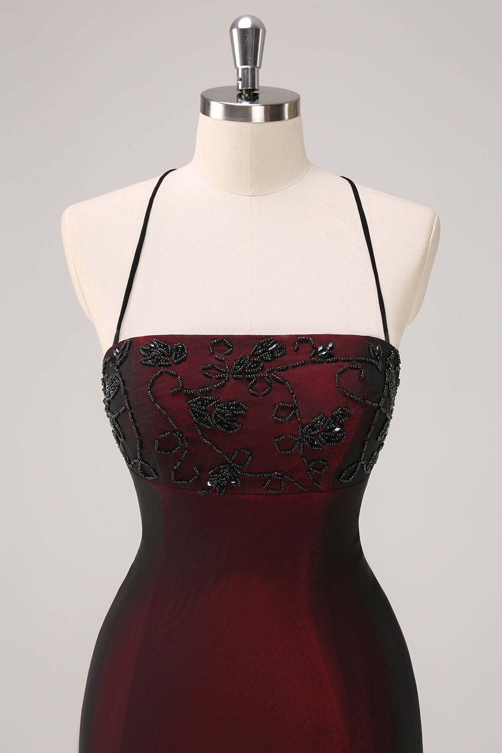 Robe de demoiselle d'honneur sirène noire et rouge à fines bretelles et perles