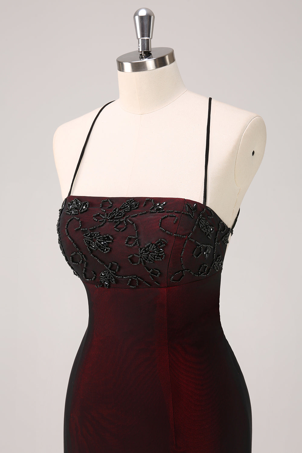 Robe de demoiselle d'honneur sirène noire et rouge à fines bretelles et perles