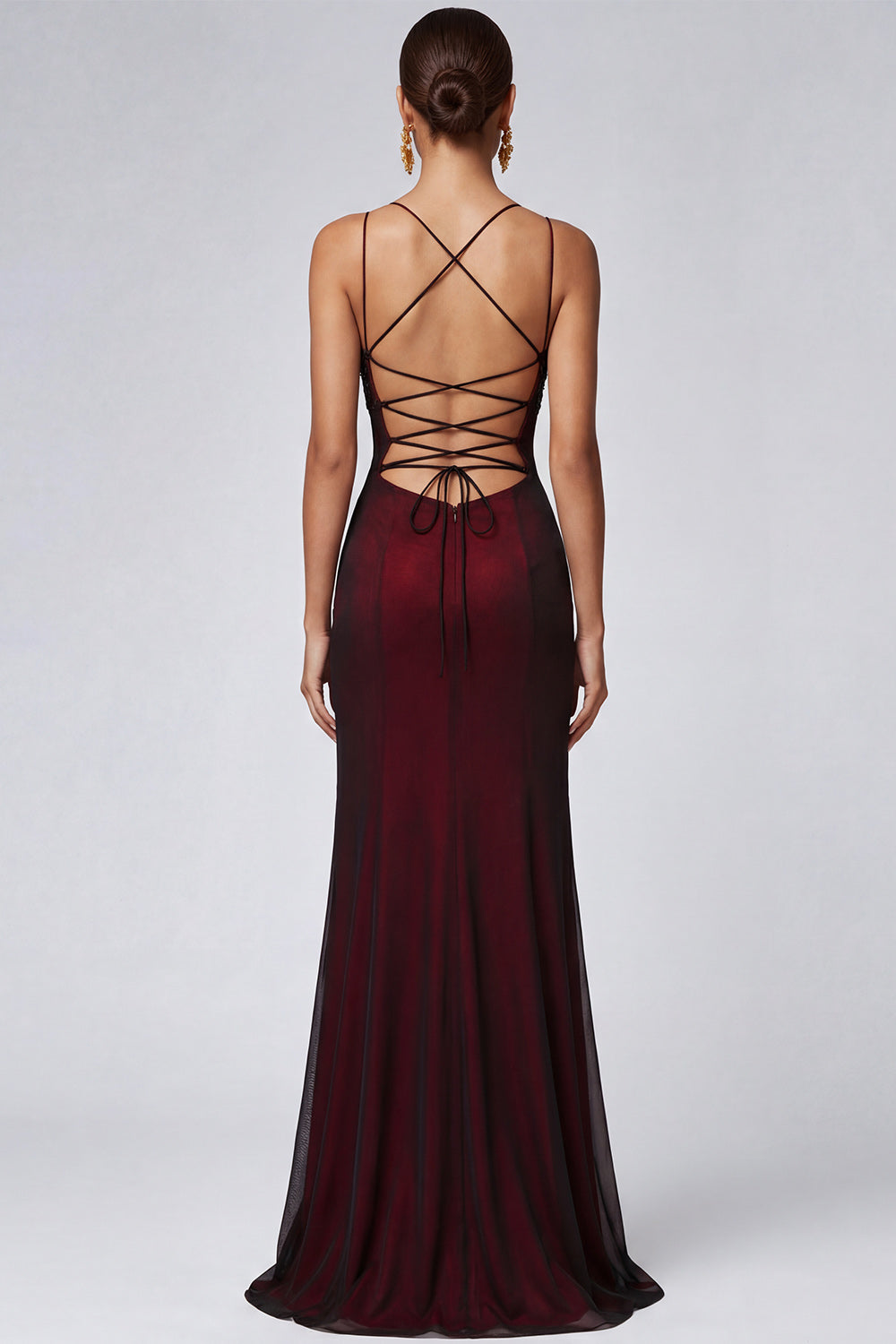 Robe de demoiselle d'honneur sirène noire et rouge à fines bretelles et perles
