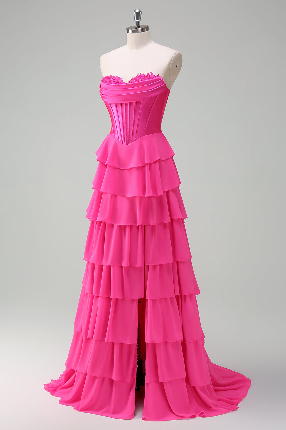Robe de bal bustier fuchsia en ligne A avec corset, jupe étagée et volants