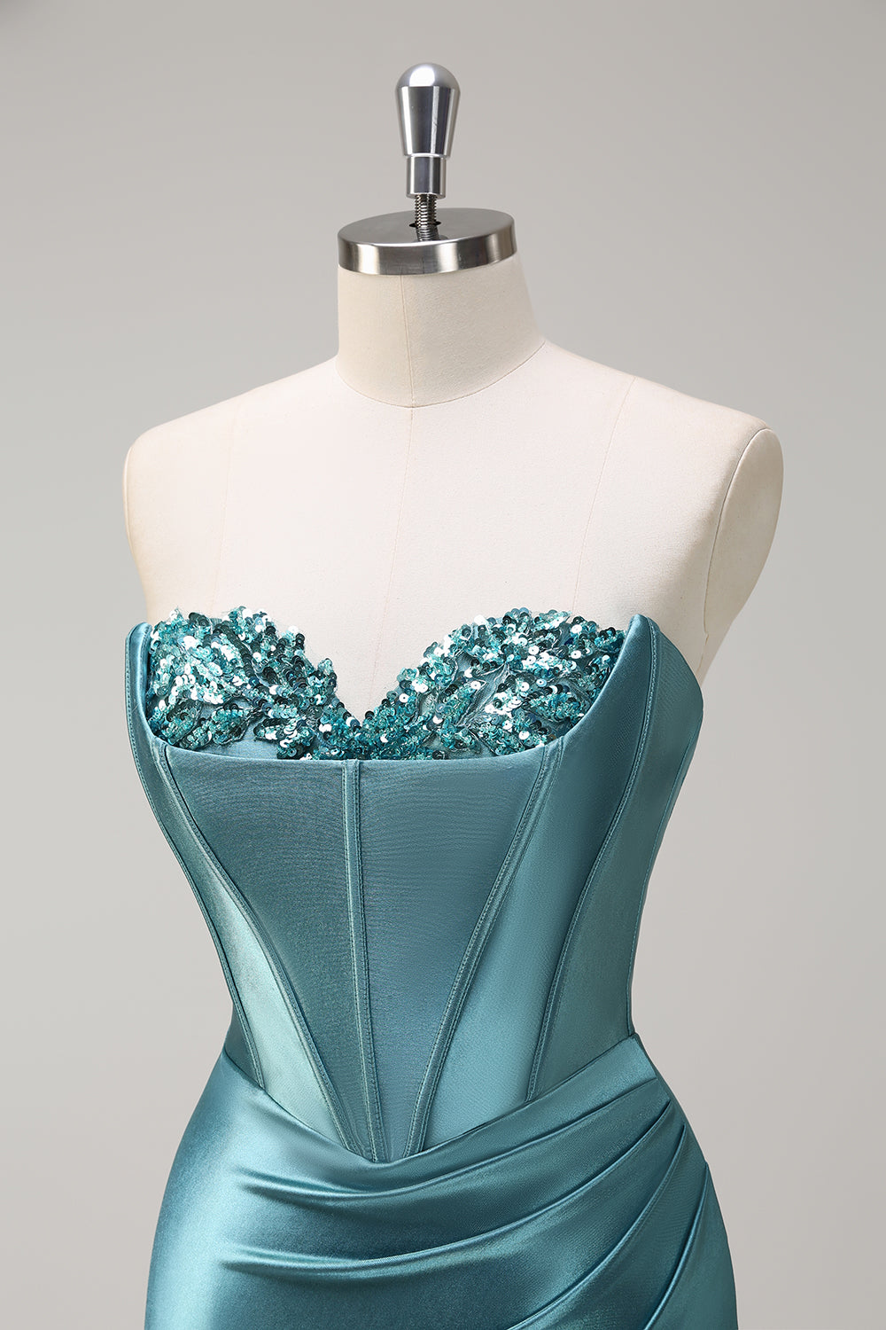 Robe de bal bustier en satin lilas pailleté avec fente et paillettes de sirène