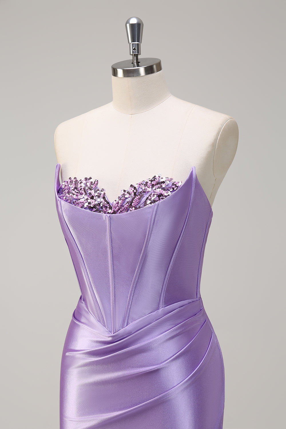 Robe de bal bustier en satin lilas pailleté avec fente et paillettes de sirène