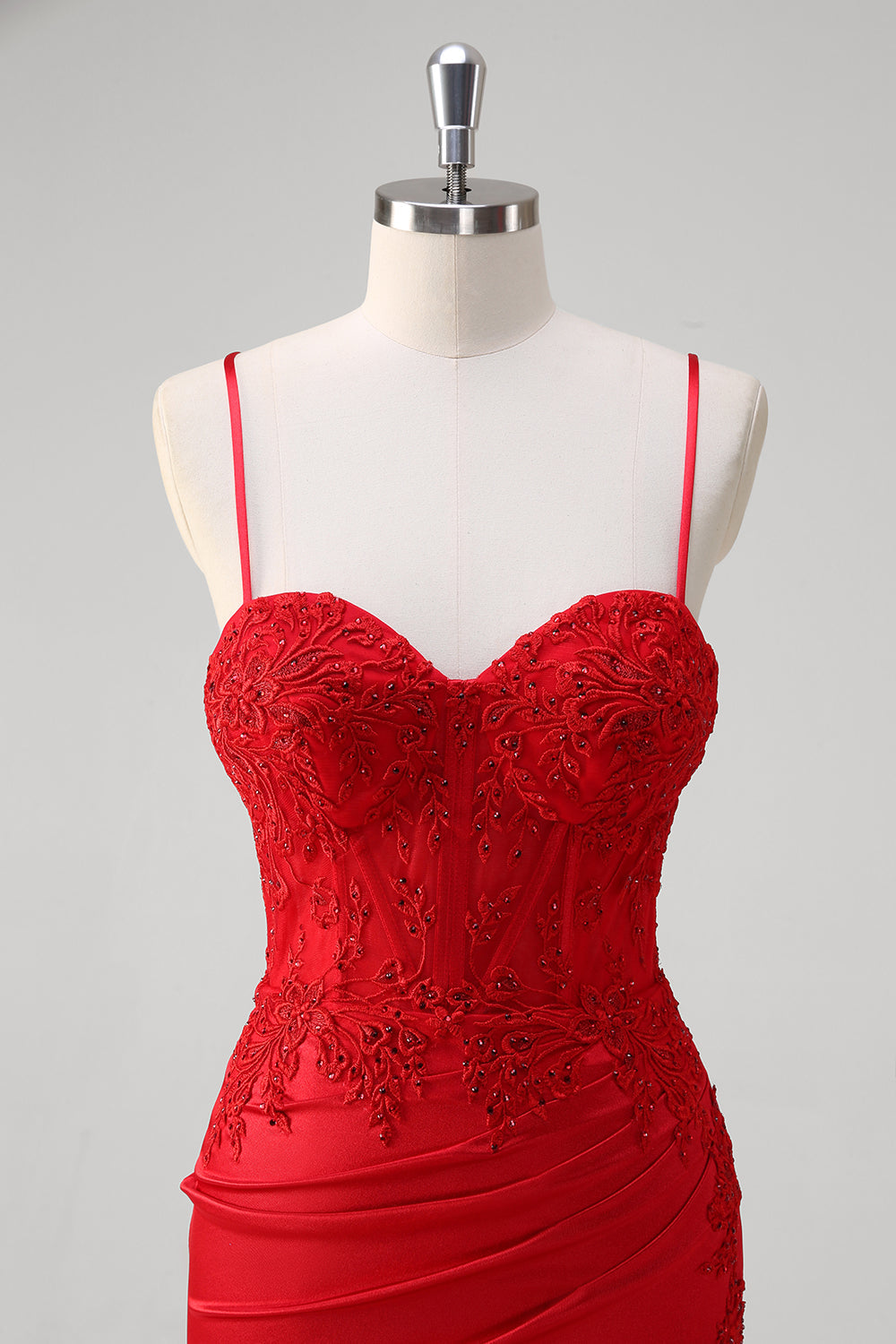 Robe de bal longue sirène en satin rouge à corsage avec bretelles spaghetti et appliques