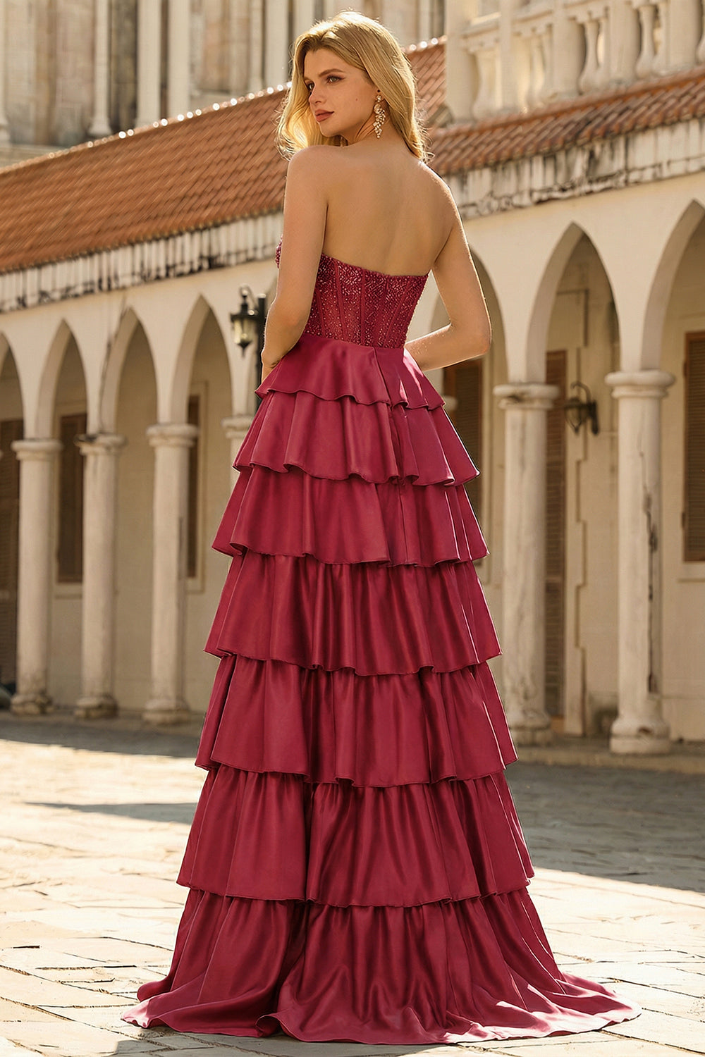 Robe longue de bal de promo Princesse verte à volants étagés, taille basque et perles
